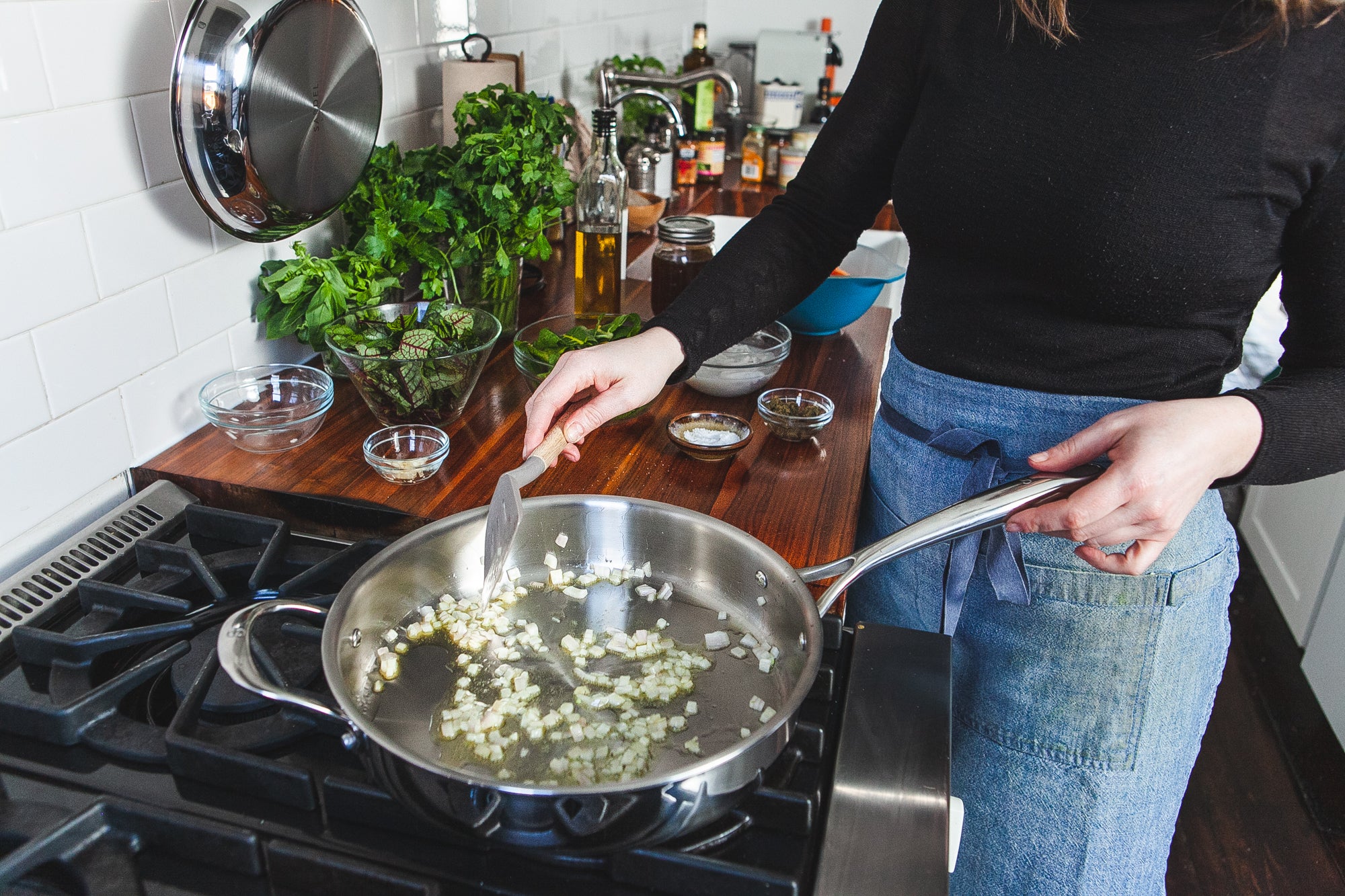 What is a sauté pan?